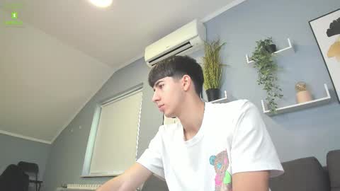 Snapshot of hotflirtyfella chatting on September 18, 2025, 11:12 am QUENTIN online show from September 18, 2025, 11:12 am