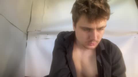 Snapshot of hotgentleman_3003 chatting on July 18, 2026, 7:01 am William online show from July 18, 2026, 7:01 am