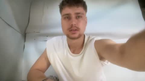 Snapshot of hotgentleman_3003 chatting on July 28, 2026, 4:39 pm William online show from July 28, 2026, 4:39 pm