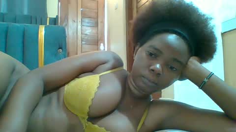 Snapshot of hotgodees chatting on July 3, 2026, 5:14 am Queen online show from July 3, 2026, 5:14 am
