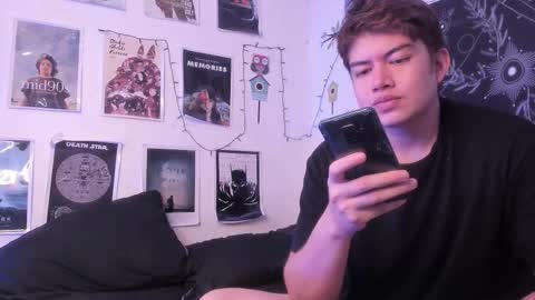 Sam and Nico online show from October 28, 2025, 2:42 pm