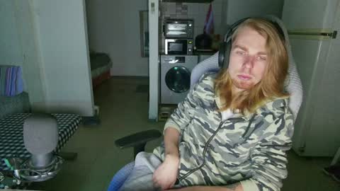 Hikikomori Alex online show from December 14, 2024, 4:31 pm
