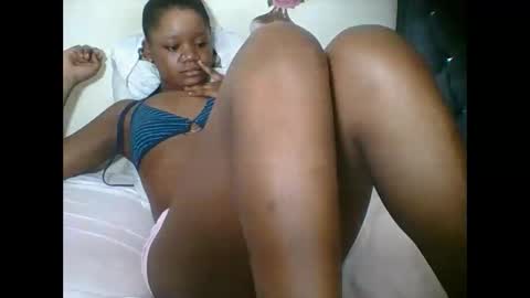 Snapshot of hotjeylee chatting on October 2, 2025, 10:39 pm LOYCE online show from October 2, 2025, 10:39 pm