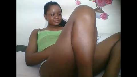 Snapshot of hotjeylee chatting on October 17, 2025, 7:05 pm LOYCE online show from October 17, 2025, 7:05 pm