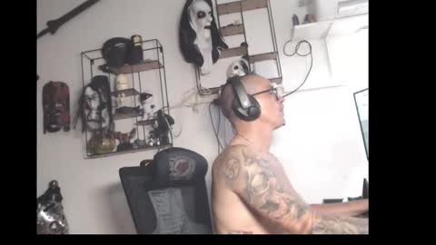 Snapshot of hotkinkytat chatting on April 13, 2026, 11:16 am hotkinkytat online show from April 13, 2026, 11:16 am