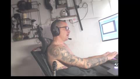 Snapshot of hotkinkytat chatting on April 16, 2026, 11:00 am hotkinkytat online show from April 16, 2026, 11:00 am