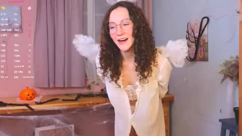 Snapshot of hotlaracroft chatting on October 27, 2025, 6:45 pm Allison online show from October 27, 2025, 6:45 pm