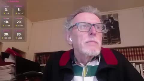 hotlux_54 online show from May 10, 2026, 3:17 pm