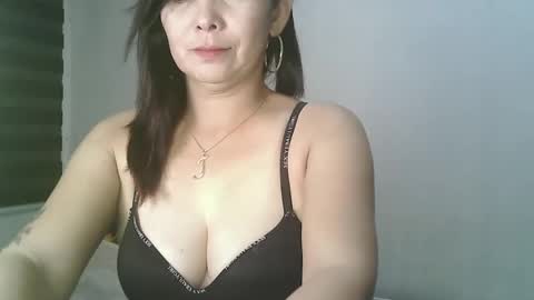 hotmamajen4u online show from April 22, 2026, 2:14 am