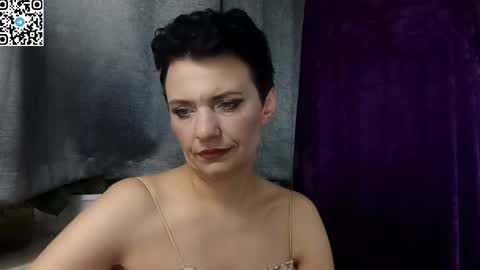 hotmamaqueen234 online show from April 17, 2026, 8:01 pm