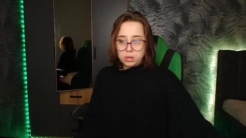 hotmariella online show from February 6, 2025, 8:29 am