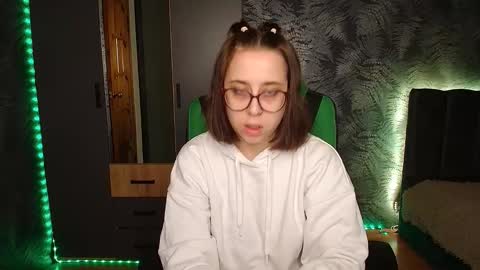 hotmariella online show from February 15, 2025, 12:11 pm