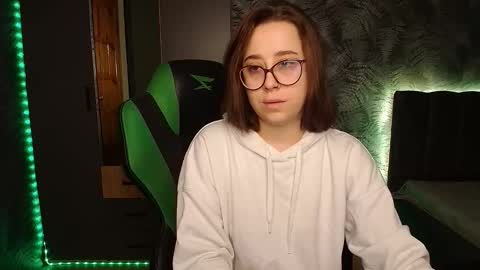 hotmariella online show from February 21, 2025, 10:17 am