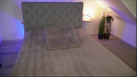 hotmilfbitch online show from June 13, 2026, 8:40 pm