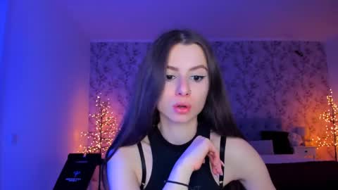 hotmolly_ online show from May 1, 2026, 6:45 pm