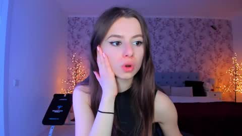 hotmolly_ online show from May 2, 2026, 8:03 pm