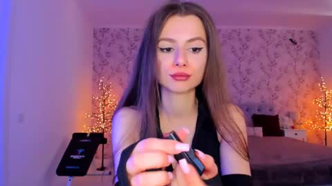 hotmolly_ online show from May 7, 2026, 9:47 am