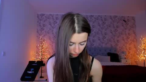 hotmolly_ online show from May 17, 2026, 6:48 pm