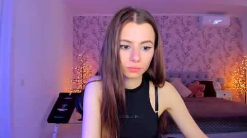 hotmolly_ online show from June 11, 2026, 10:02 am