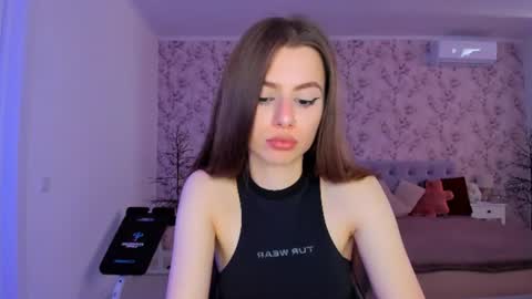 hotmolly_ online show from June 12, 2026, 9:30 am