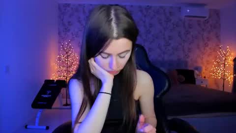 hotmolly_ online show from June 20, 2026, 6:33 pm