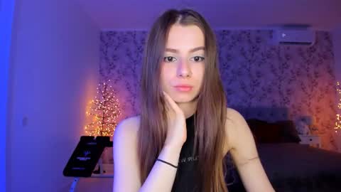 hotmolly_ online show from July 4, 2026, 6:47 pm