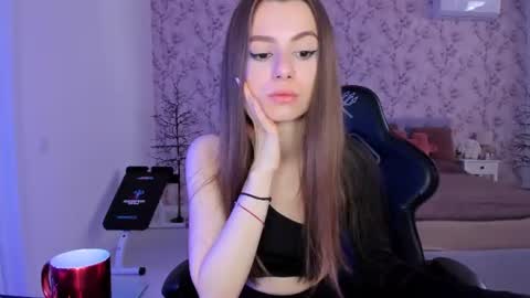 hotmolly_ online show from July 16, 2026, 9:48 am