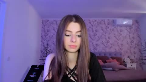 hotmolly_ online show from July 17, 2026, 9:38 am