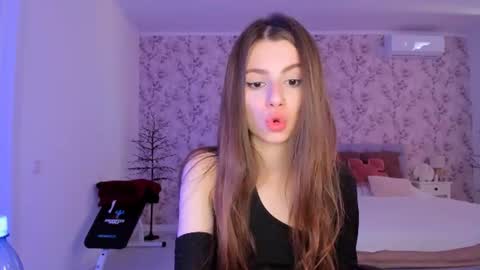 hotmolly_ online show from July 30, 2026, 9:41 am