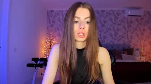 hotmolly_ online show from August 1, 2026, 6:40 pm