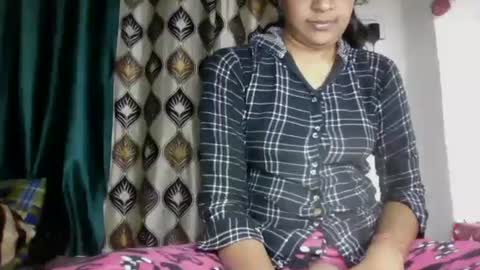 lola online show from December 17, 2024, 2:44 pm