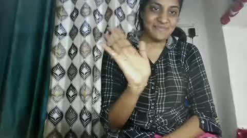 lola online show from December 25, 2024, 10:17 am