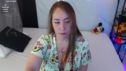 Snapshot of hotpawgmilf chatting on September 28, 2025, 3:01 am Sussy Bloom online show from September 28, 2025, 3:01 am