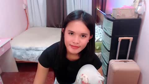 hotpinay_rhowe online show from February 3, 2025, 4:20 pm