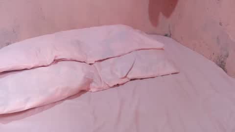 hotpink4u04 online show from January 28, 2025, 3:36 am