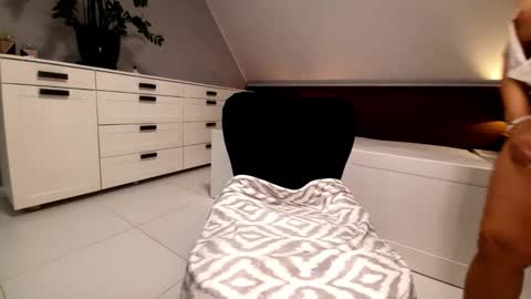 Mola online show from March 20, 2026, 11:37 am