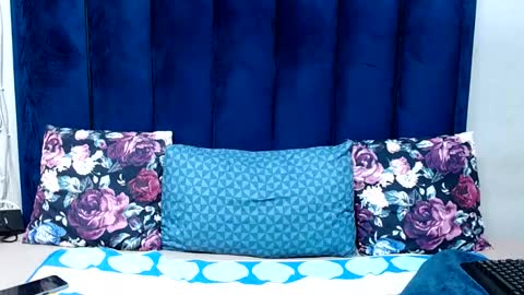 hotsmalltitsx online show from June 19, 2026, 6:56 pm