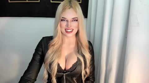 Snapshot of hotstellacumxxx chatting on October 12, 2025, 9:36 pm STELLA online show from October 12, 2025, 9:36 pm