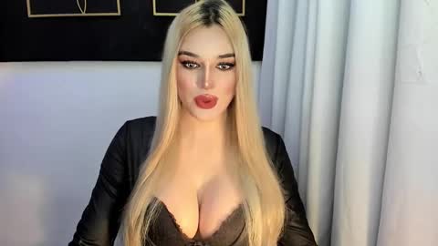 Snapshot of hotstellacumxxx chatting on November 15, 2025, 11:40 am STELLA online show from November 15, 2025, 11:40 am