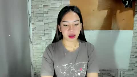 jelaigrande  online show from May 4, 2026, 10:28 pm