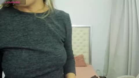 Snapshot of hott_eryka chatting on October 2, 2025, 8:21 am Eryka online show from October 2, 2025, 8:21 am