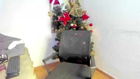 Snapshot of hott_hanna chatting on December 15, 2024, 8:41 am Hott Hanna online show from December 15, 2024, 8:41 am