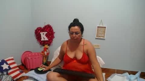 victorya karolyna online show from December 29, 2024, 4:27 am