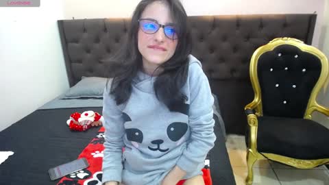 Snapshot of hottcandy21 chatting on December 7, 2024, 3:41 pm HottCandy21 online show from December 7, 2024, 3:41 pm