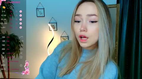 Snapshot of hottease_pvt chatting on December 4, 2024, 8:12 am hello Im Eva online show from December 4, 2024, 8:12 am