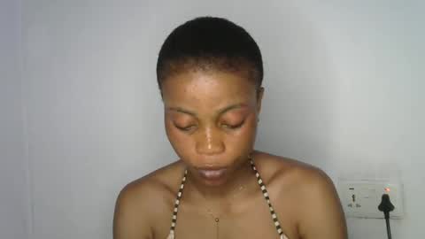 Snapshot of hottie_baddie14 chatting on April 19, 2026, 12:00 am hottie baddie14 online show from April 19, 2026, 12:00 am
