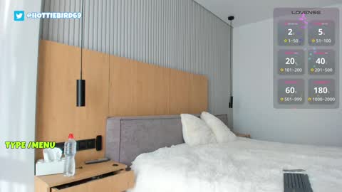 Snapshot of hottie_bird chatting on December 13, 2024, 8:20 am Jane Sweetheart online show from December 13, 2024, 8:20 am