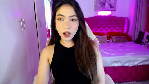 Snapshot of hottie_lexie chatting on February 25, 2025, 5:08 am LEXIE- dont forget to give me thumbs up online show from February 25, 2025, 5:08 am