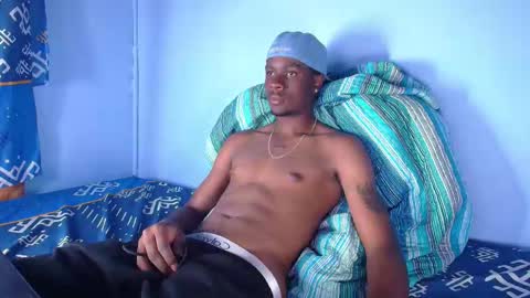 Snapshot of hottiekingny chatting on October 15, 2025, 10:10 pm independent Model online show from October 15, 2025, 10:10 pm