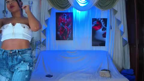 hotties_kittens18 online show from December 3, 2025, 5:55 pm